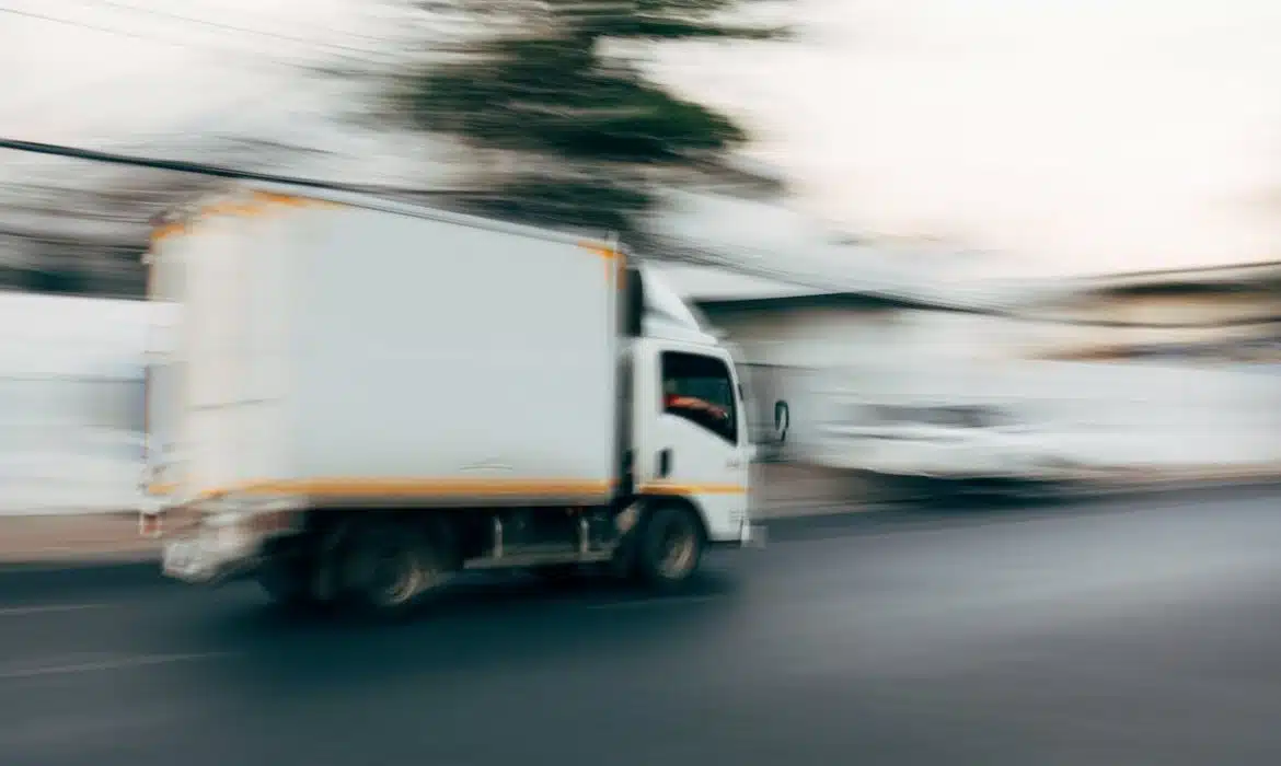 Quel mode de transport choisir pour votre déménagement immobilier : avantages et inconvénients