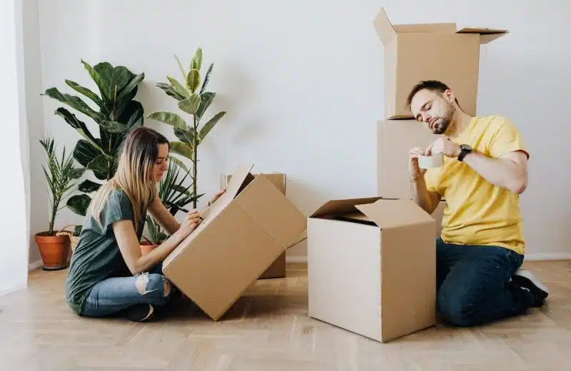 Déménager sans l’aide d’un professionnel vs faire appel à un déménageur : les avantages et les inconvénients à considérer
