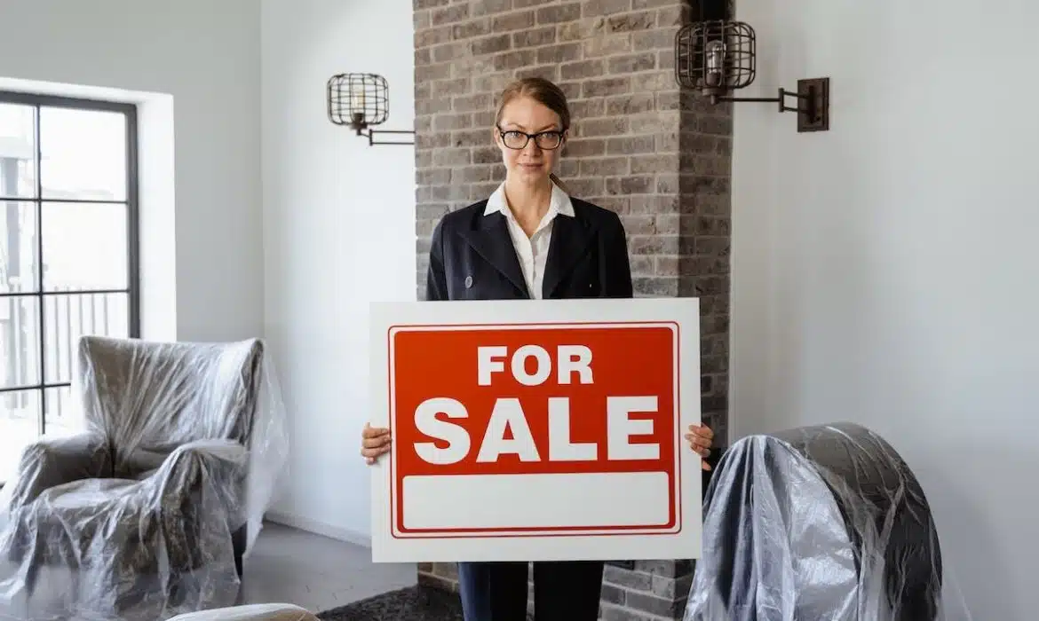 Ventes immobilières entre particuliers VS ventes via agence : les distinctions essentielles à connaître