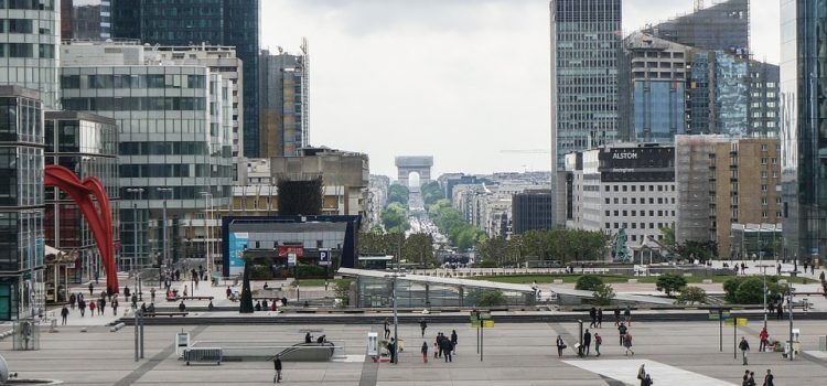 Faut-il investir dans l’immobilier d’entreprise à Paris ?